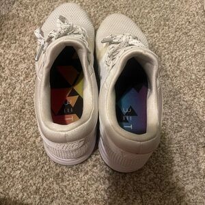 Nike White Athletic Shoes Low-Top Design